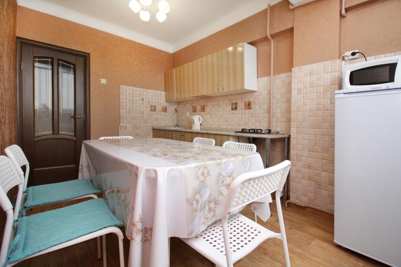 Spacious Central Apartment Алма Ата Екстериор снимка