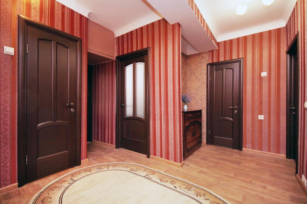 Spacious Central Apartment Алма Ата Екстериор снимка