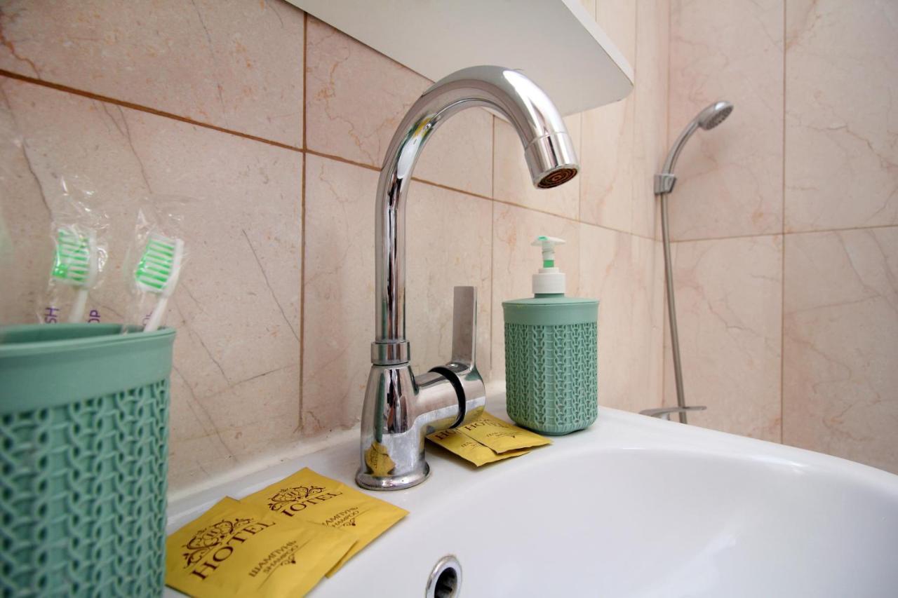 Spacious Central Apartment Алма Ата Екстериор снимка