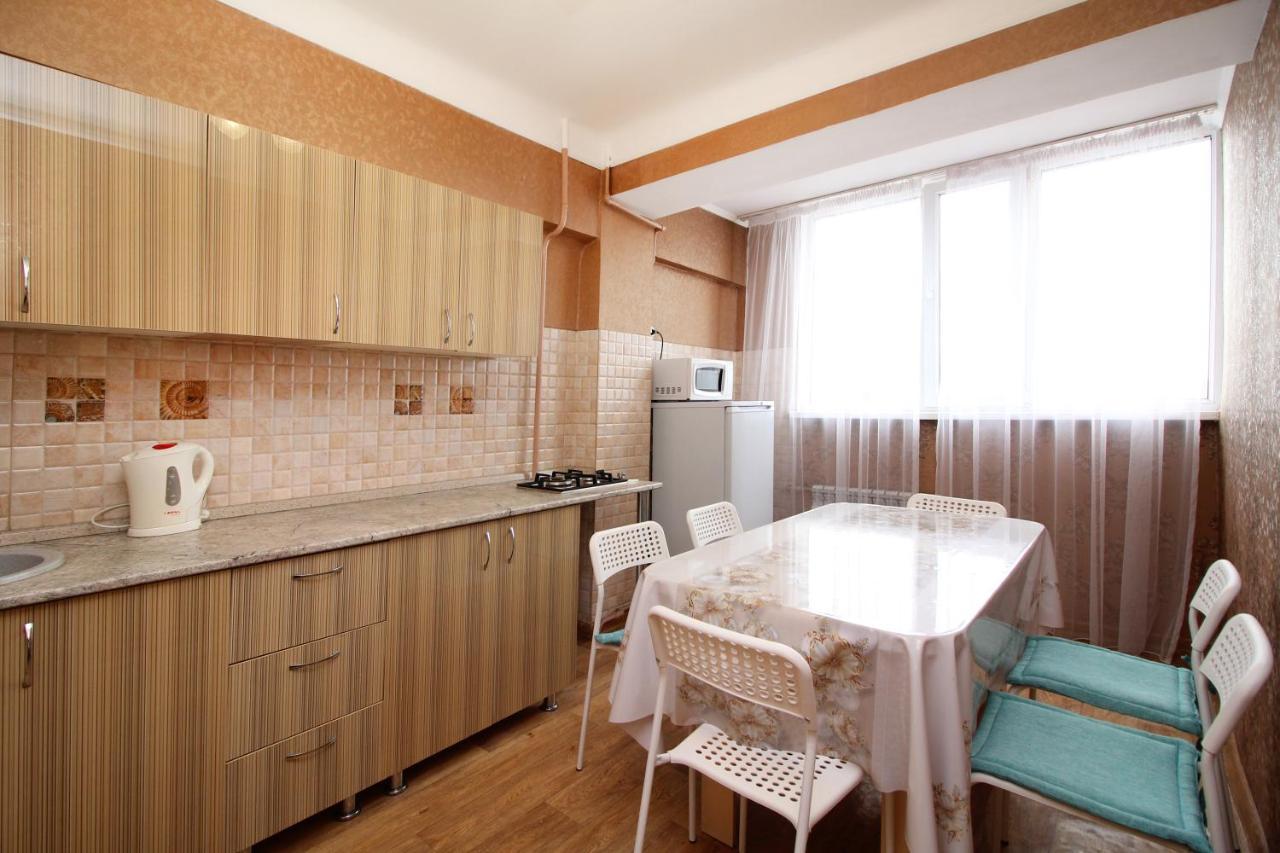 Spacious Central Apartment Алма Ата Екстериор снимка