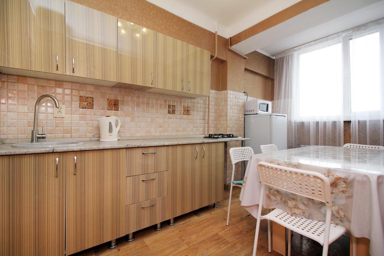 Spacious Central Apartment Алма Ата Екстериор снимка